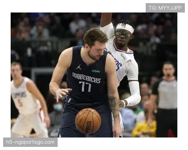 波尔津吉斯高效挡拆制造错位，提升比赛中远投威胁